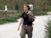 Tierpflegerin mit Falke im Tierprak Hellabrunn