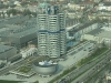 Blick auf die BMW- Welt vom Olympiaturm in München